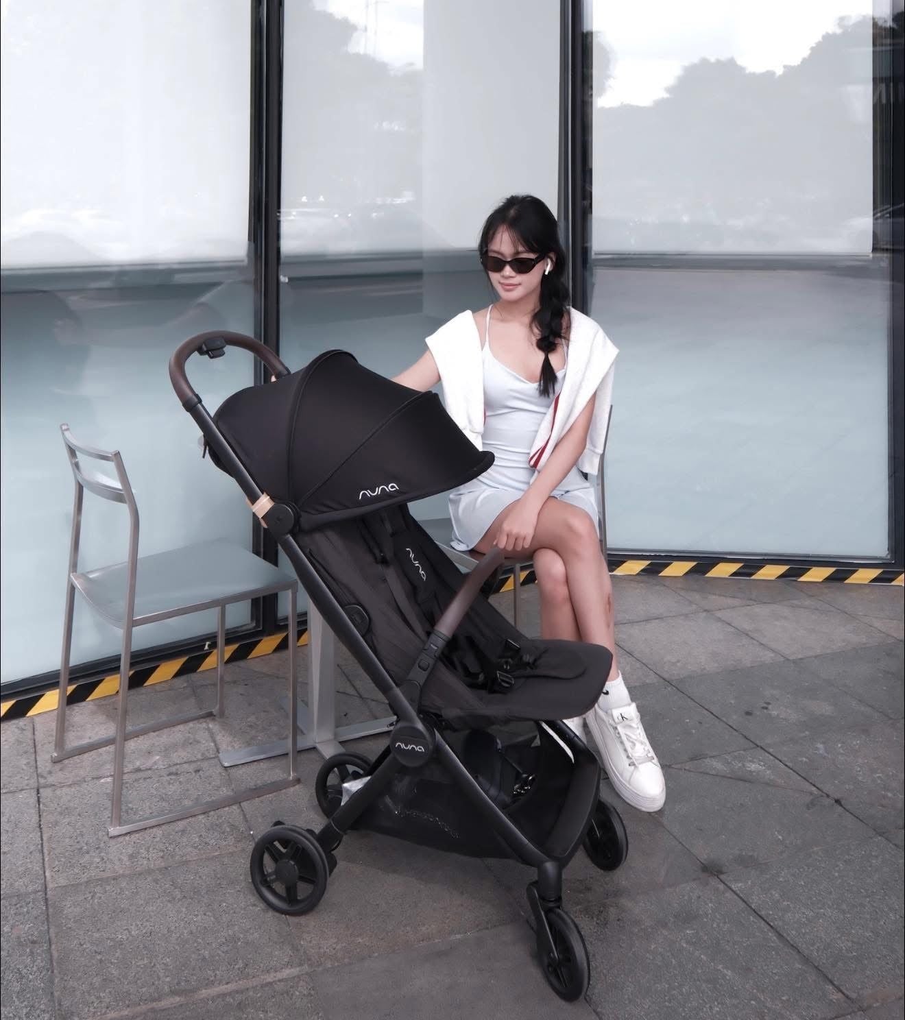  XE ĐẨY GẤP GỌN NUNA VIAA CABN - MÀU CAVIAR 