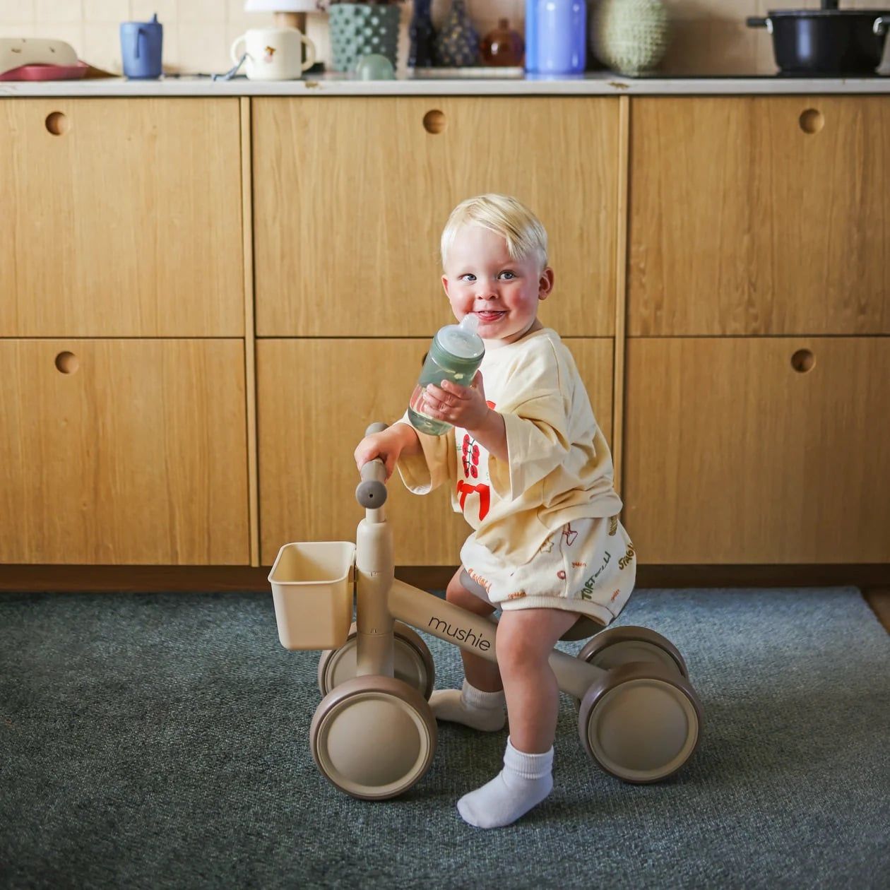  Xe Chòi Chân Mushie Mini Toddler Bike - Màu Blush (A) 