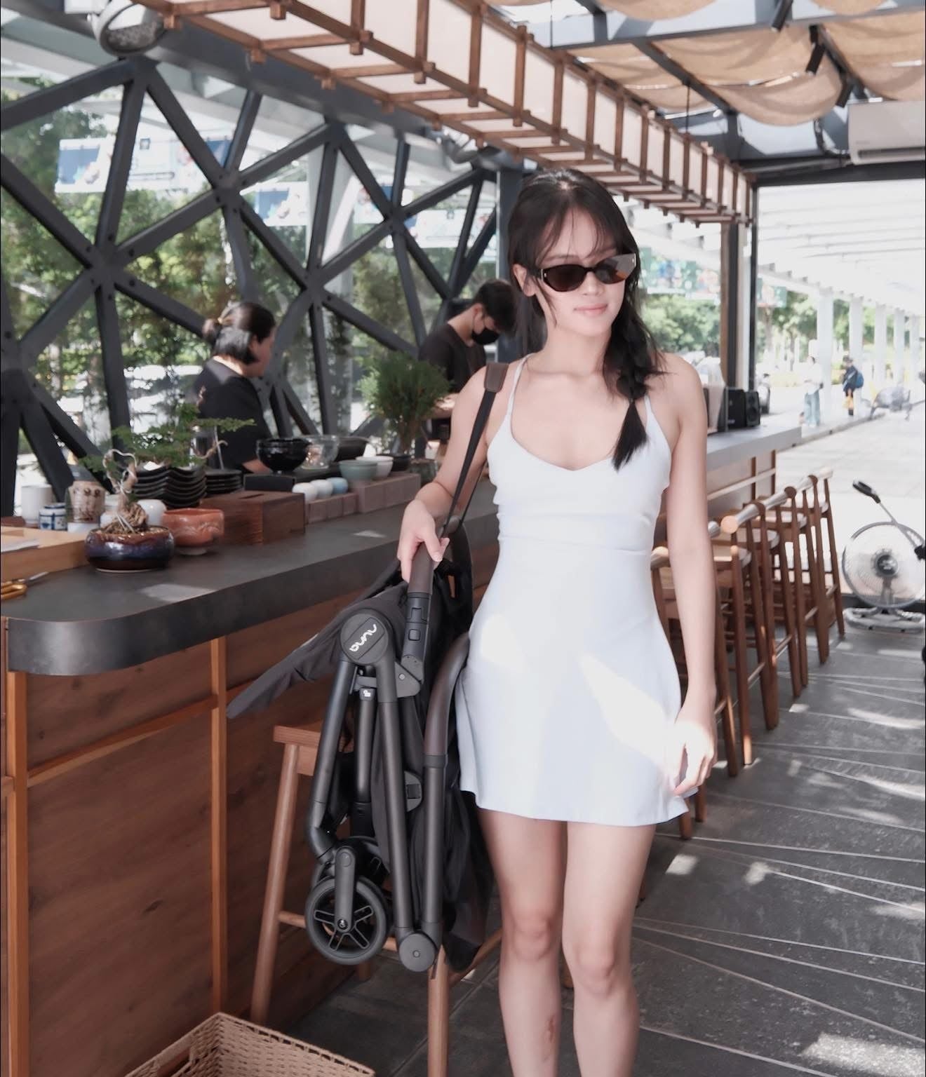  XE ĐẨY GẤP GỌN NUNA VIAA CABN - MÀU CAVIAR 