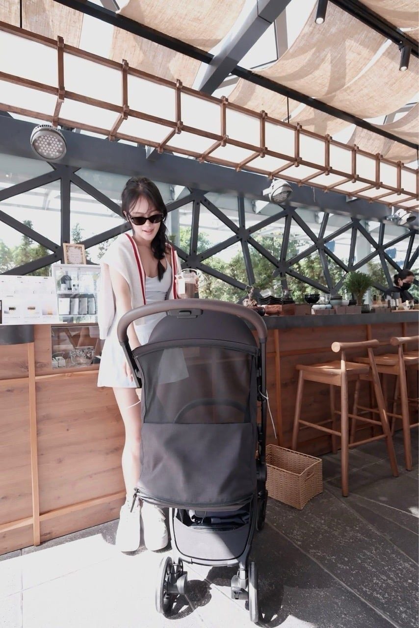  XE ĐẨY GẤP GỌN NUNA VIAA CABN - MÀU CAVIAR 