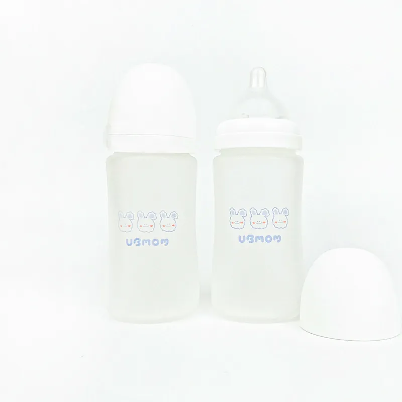  (A) Bình Sữa Thủy Tinh Ubmom Phủ Silicone Kèm Núm - Màu Trắng 