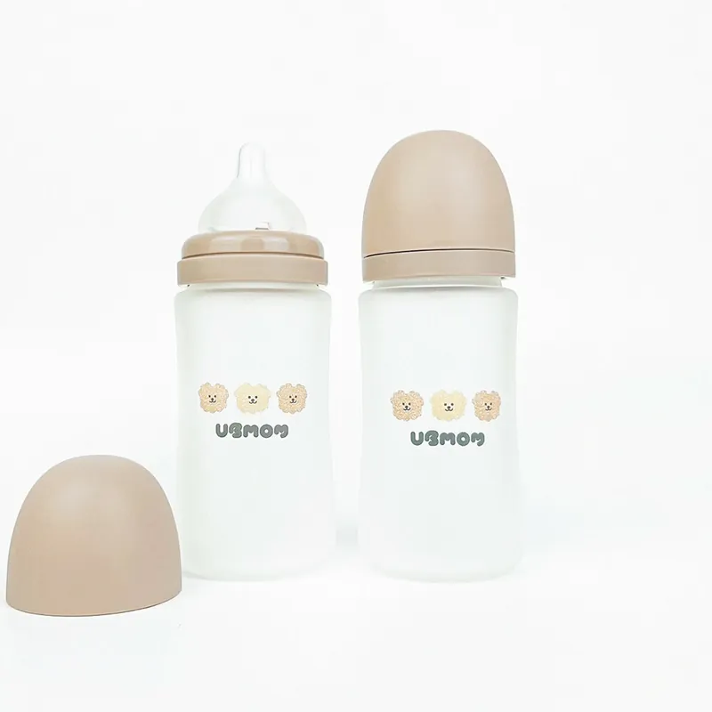  Bình Sữa Thủy Tinh Ubmom Phủ Silicone Kèm Núm - Màu Nâu 