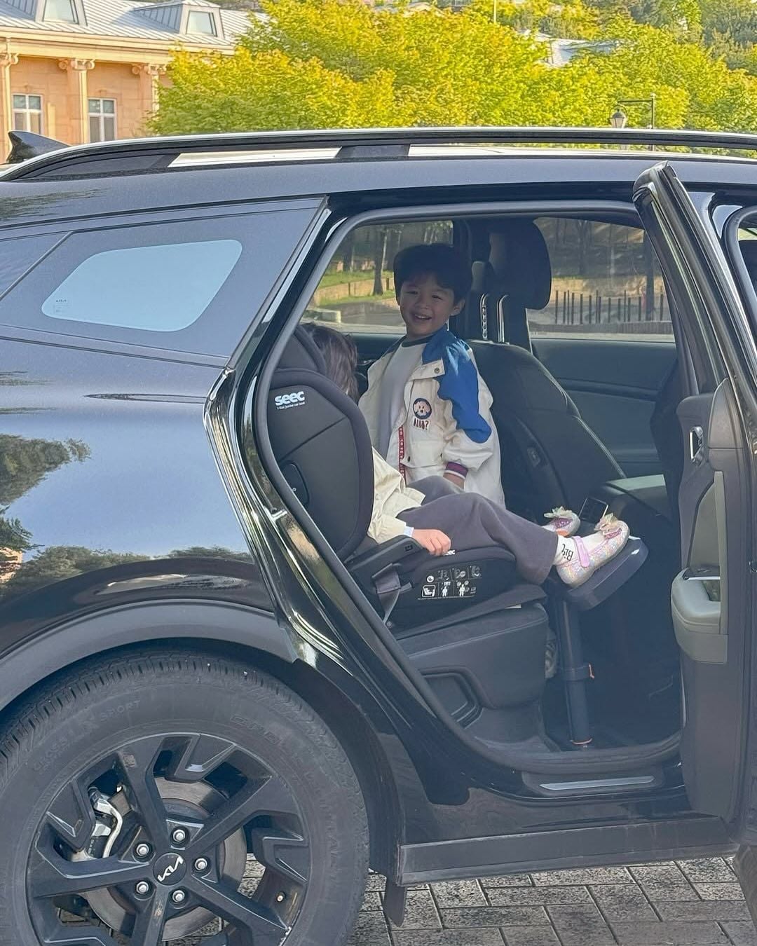  (A) GHẾ NGỒI Ô TÔ BOOSTER SEEC MAX I-ZIN 2 JUNIOR - MÀU ĐEN 