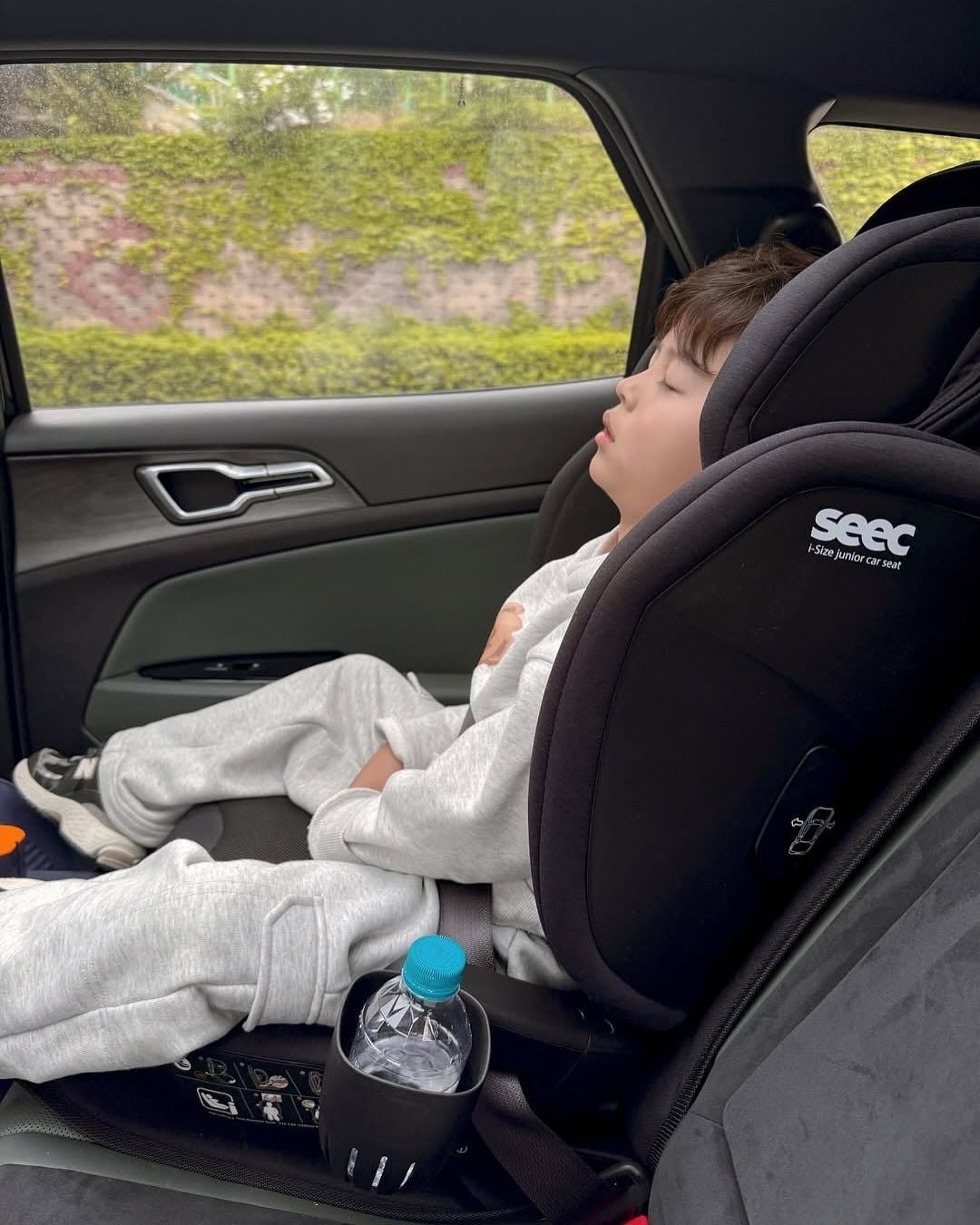  (A) GHẾ NGỒI Ô TÔ BOOSTER SEEC MAX I-ZIN 2 JUNIOR - MÀU ĐEN 