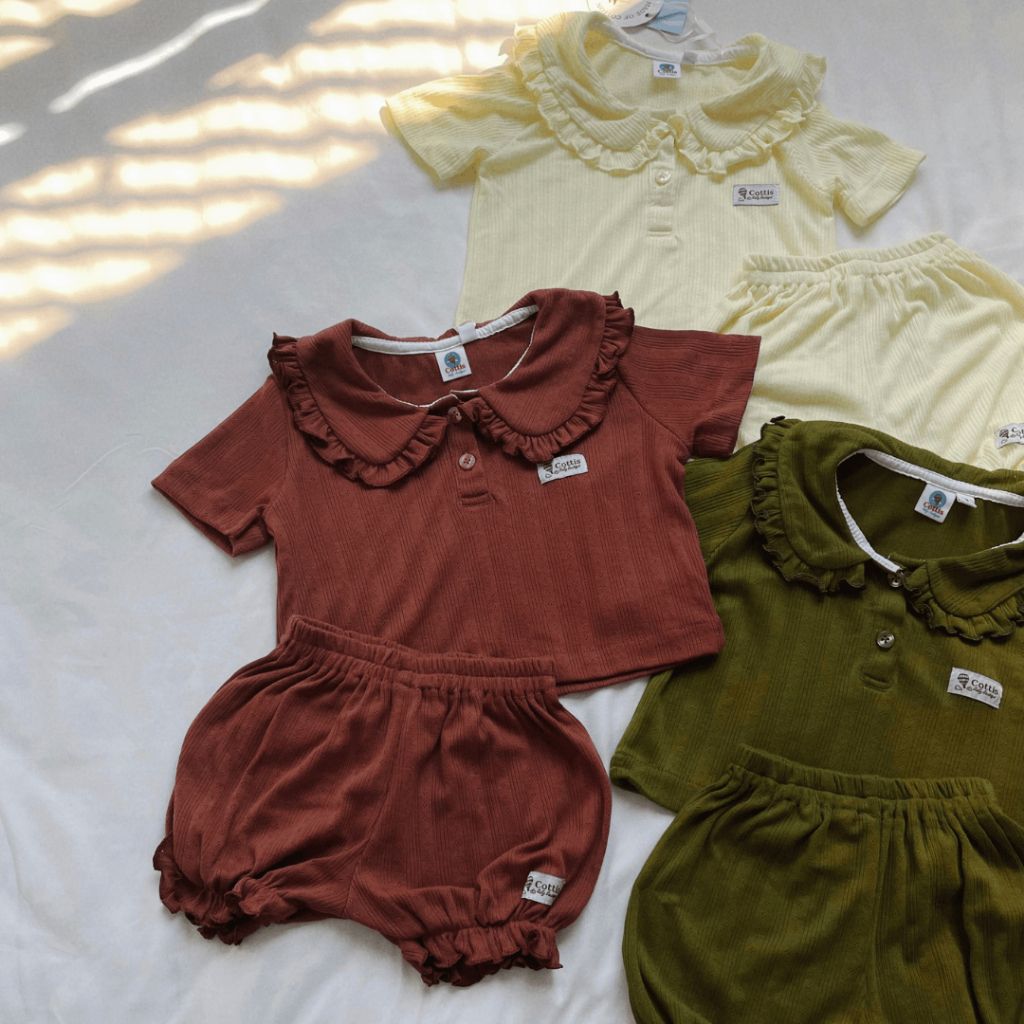  Bộ bé gái cotton thông hơi Cottis – Áo cổ bèo & quần short bồng bí mùa hè thoáng mát cho bé 1–5 tuổi – BST Pure Play 