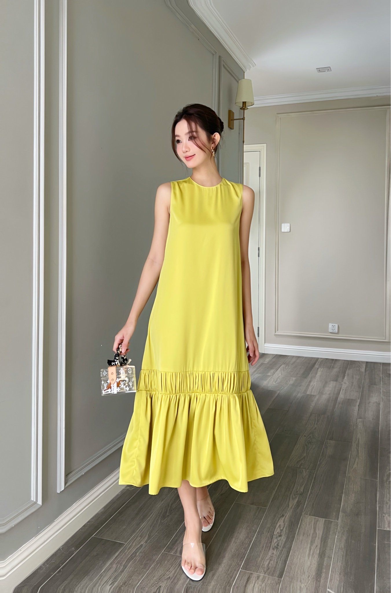  Đầm sát nách midi phối nhíu xếp Vàng chanh 