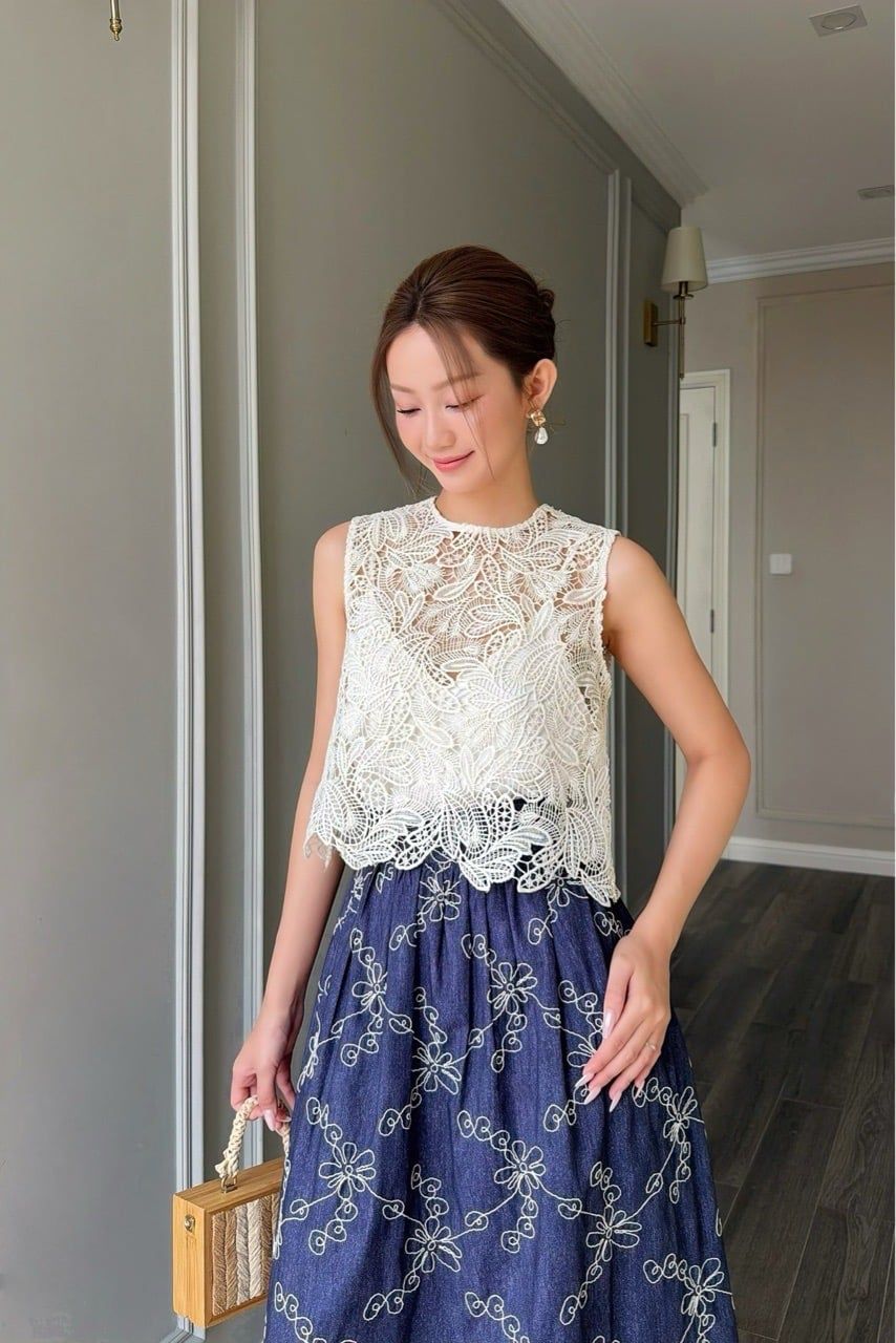  (MỚI) Váy midi nhíu denim xanh thêu hoa 