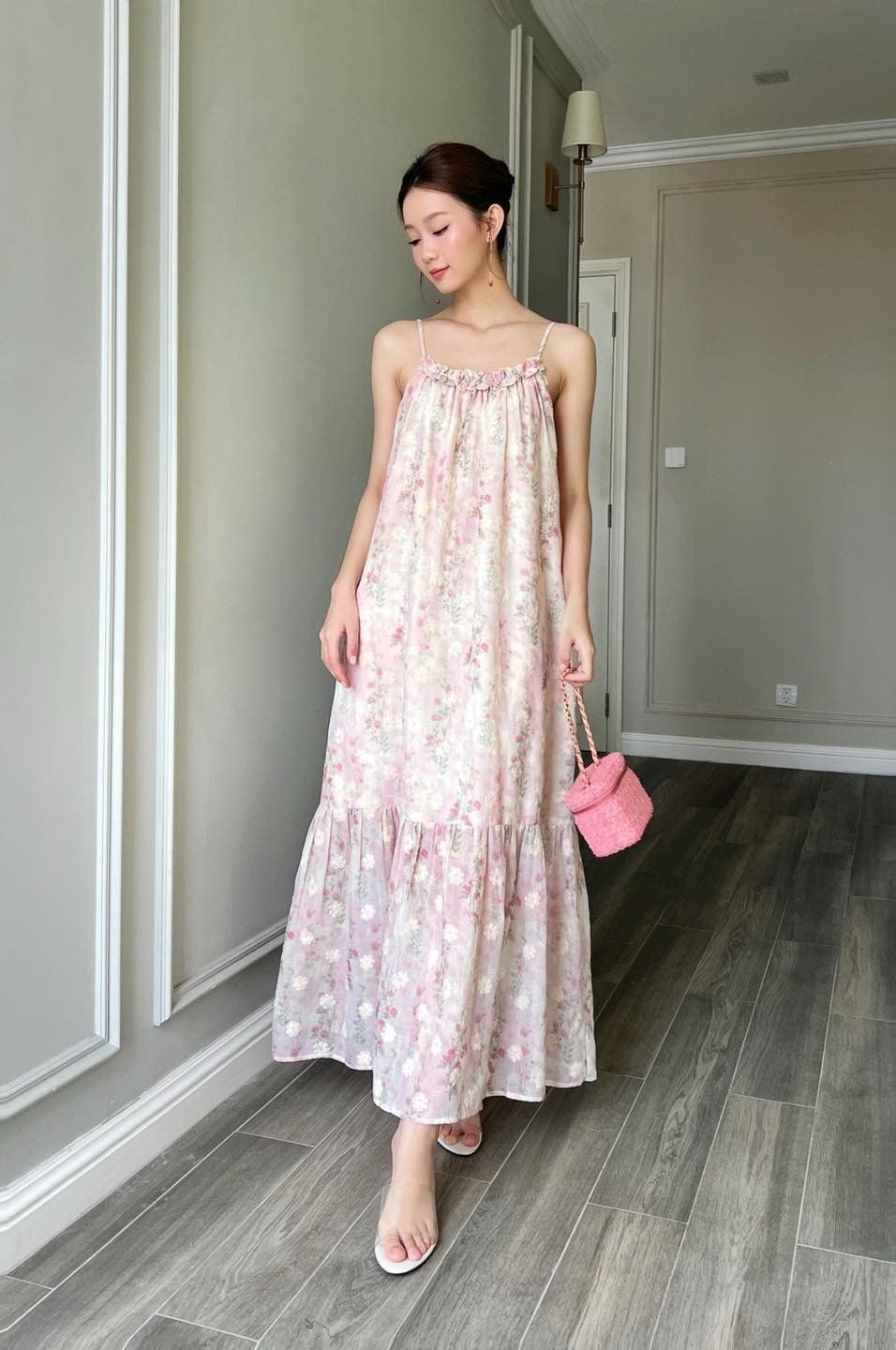  Đầm 2 dây maxi nhíu thêu hoa Hồng loang 