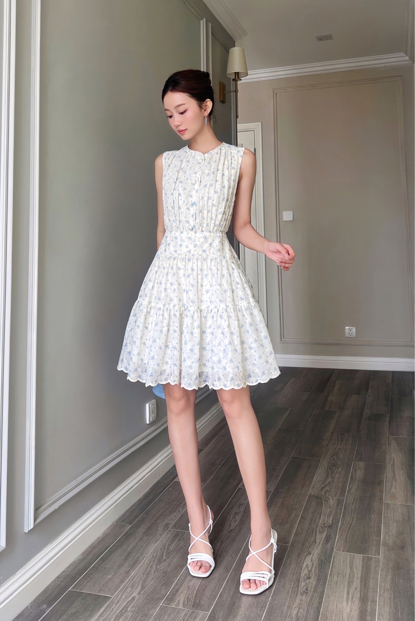  Đầm sơmi sát nách phối nhíu hoa xanh nhí 