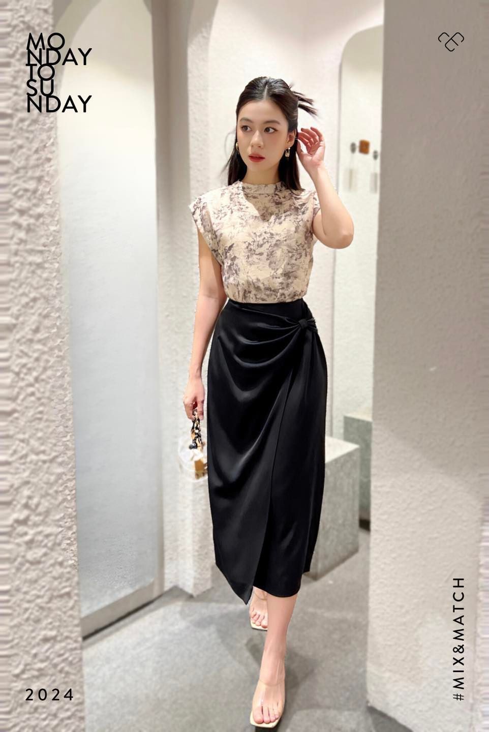  Áo tay liền cổ tee họa tiết loang 