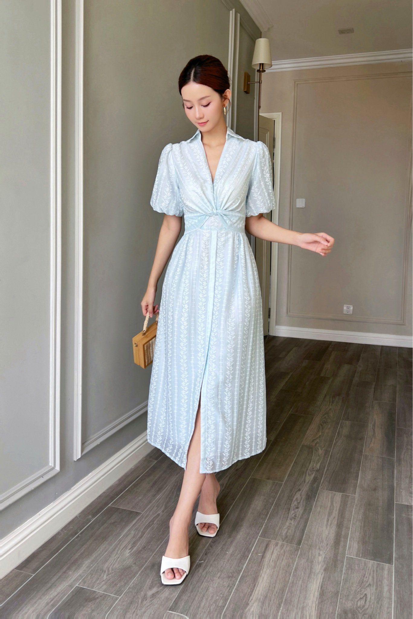  Đầm sơmi xoắn eo phối sọc in hoa Xanh ngọc 