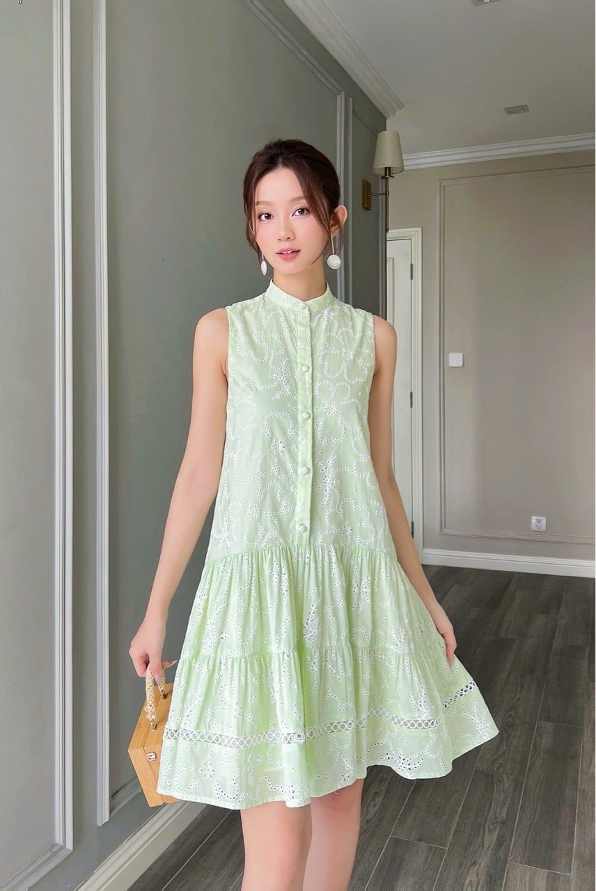 (MỚI) Đầm sát nách cổ chân nhíu phối đăng thêu đục lỗ hoa Xanh bơ 