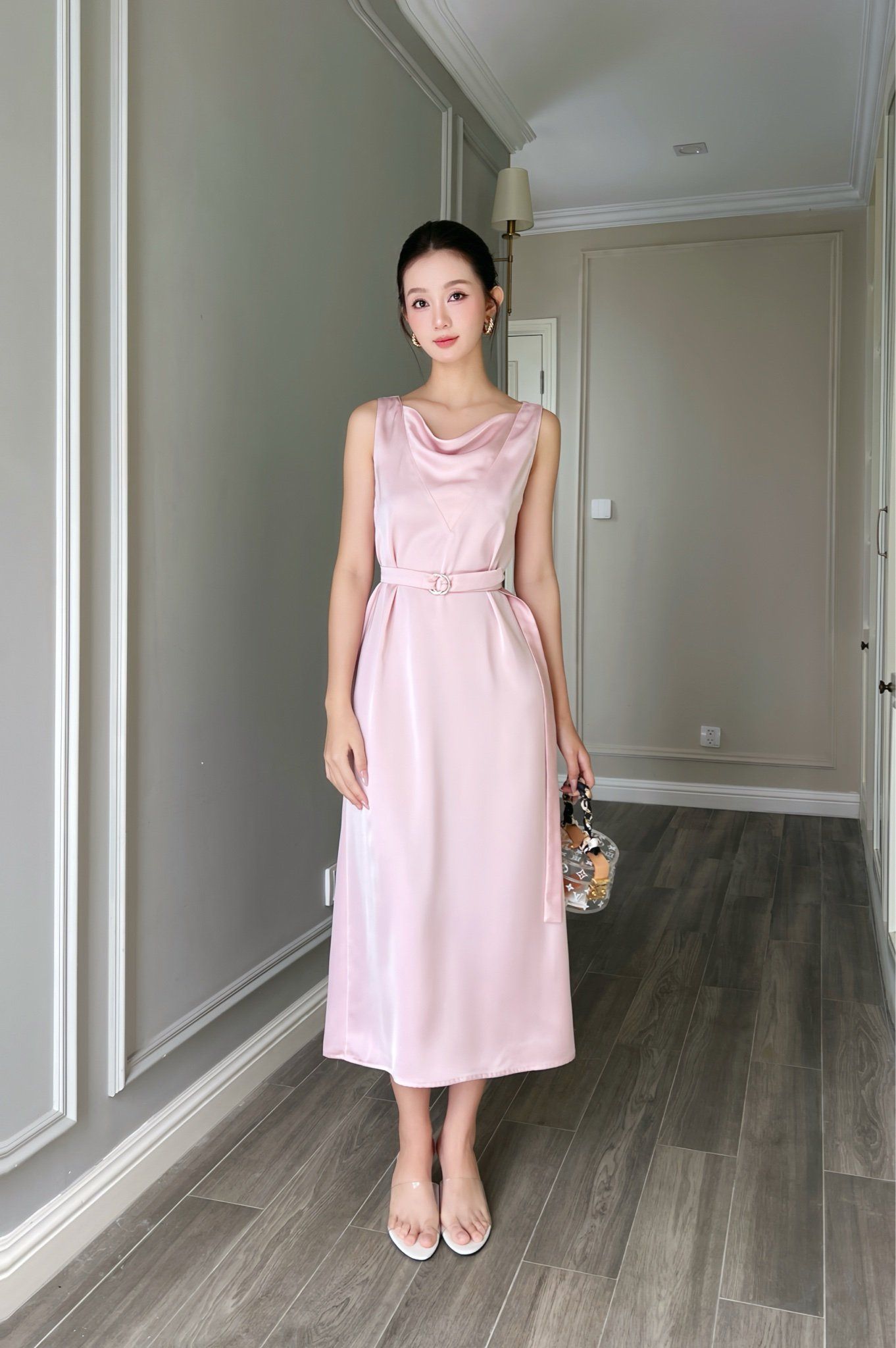  Đầm sát nách cổ đổ thắt dây hồng 