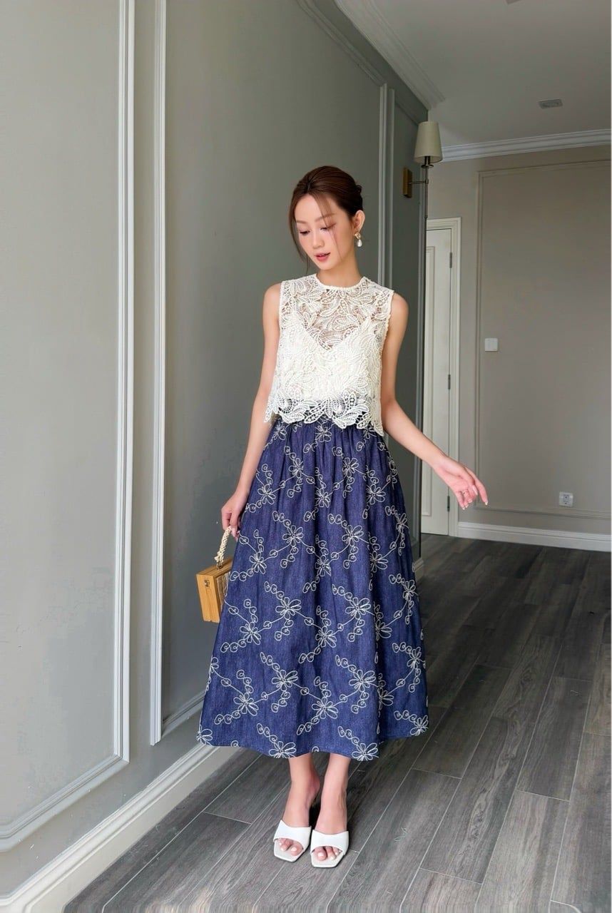  (MỚI) Váy midi nhíu denim xanh thêu hoa 