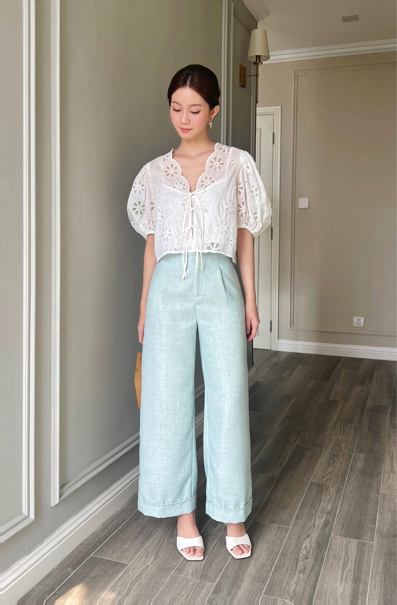  Áo tay phồng thêu đục lỗ Trắng 