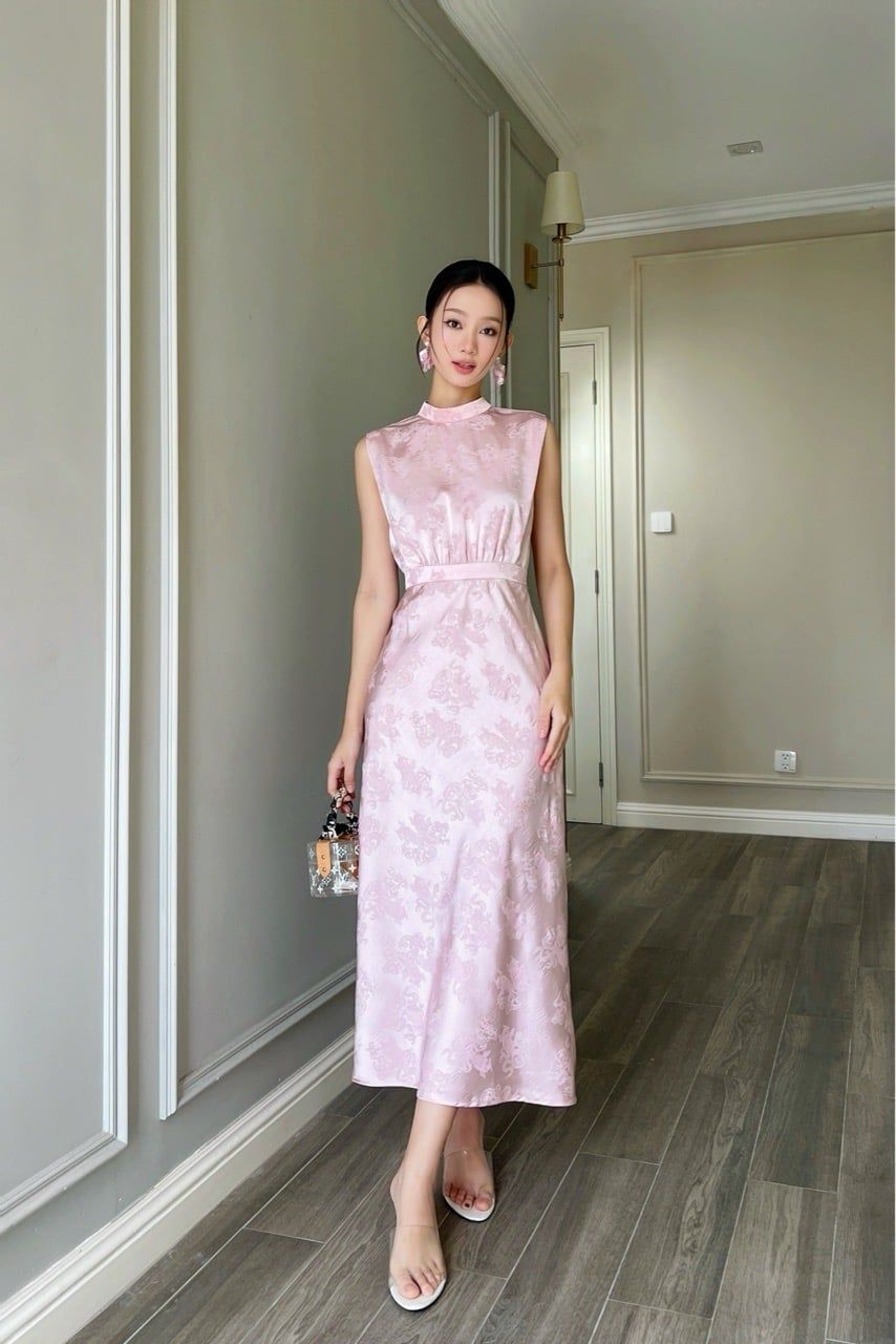  (NEW) Đầm sát nách cổ chân lụa ngư vũ Hồng 