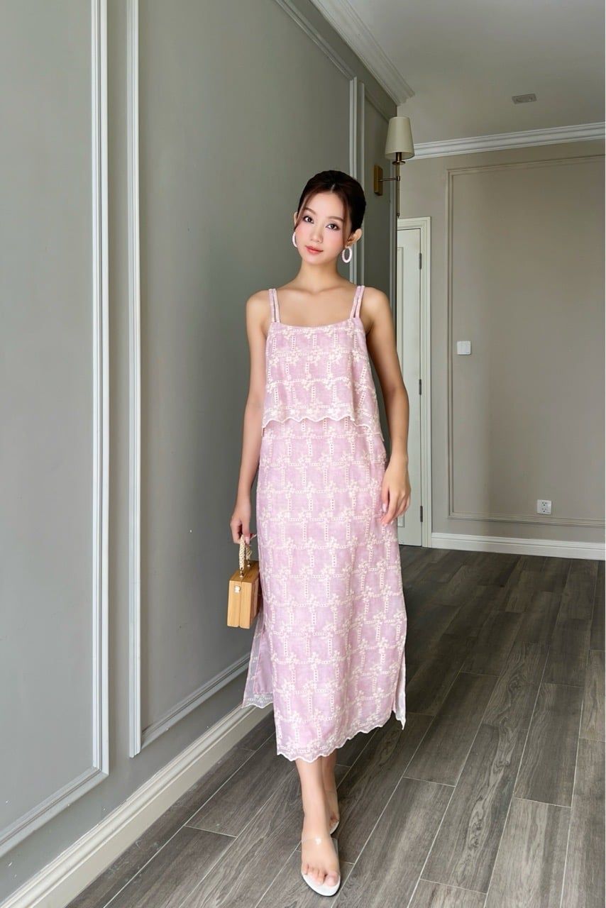  Đầm 2 dây 2 tầng tơ thêu hồng 