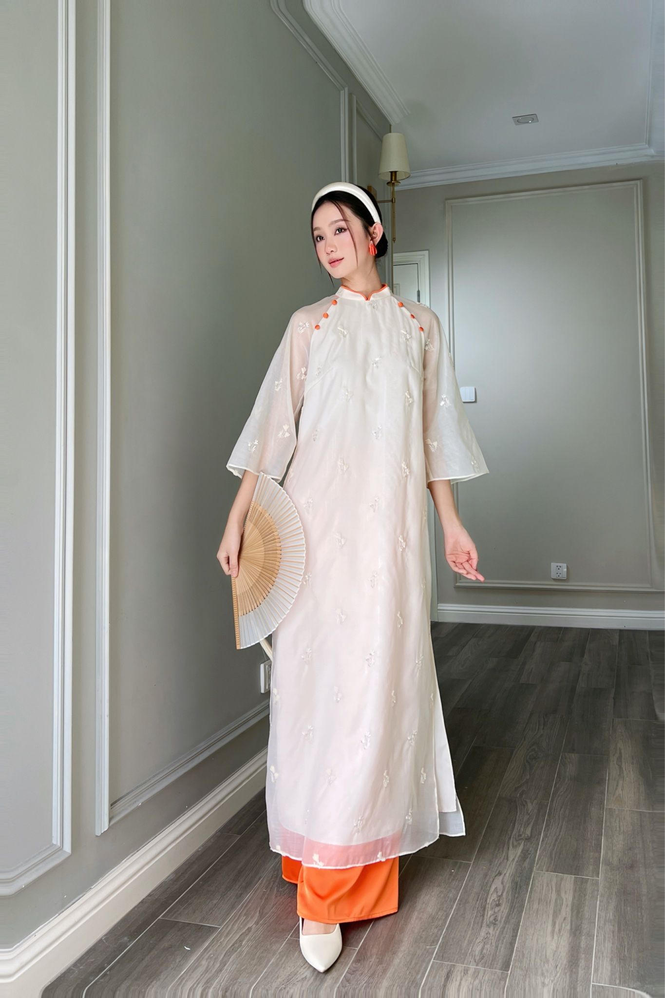  Set Áo dài đính cườm Kem (đã kèm quần) 