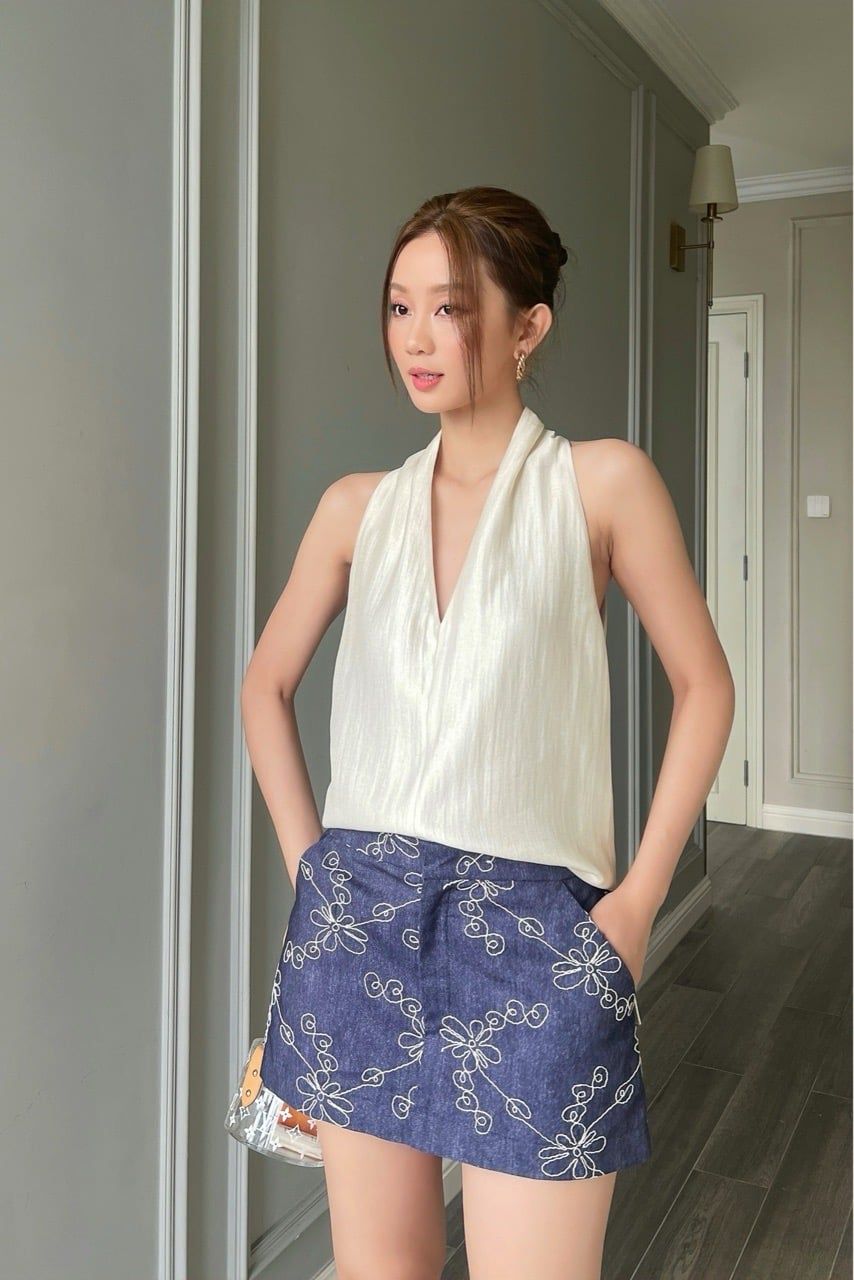  Quần short váy denim xanh thêu hoa 