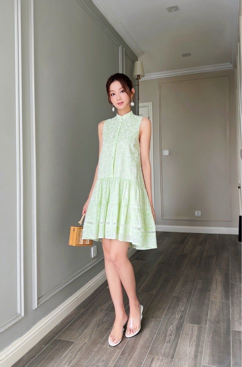  (MỚI) Đầm sát nách cổ chân nhíu phối đăng thêu đục lỗ hoa Xanh bơ 