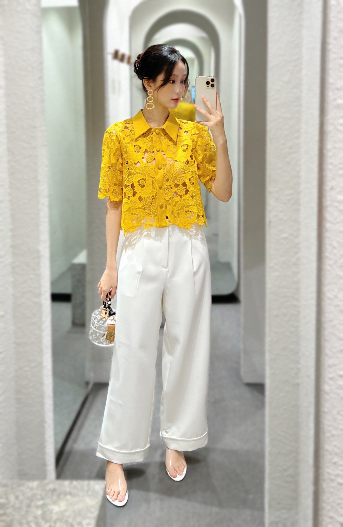  Áo sơmi crop ren Vàng 