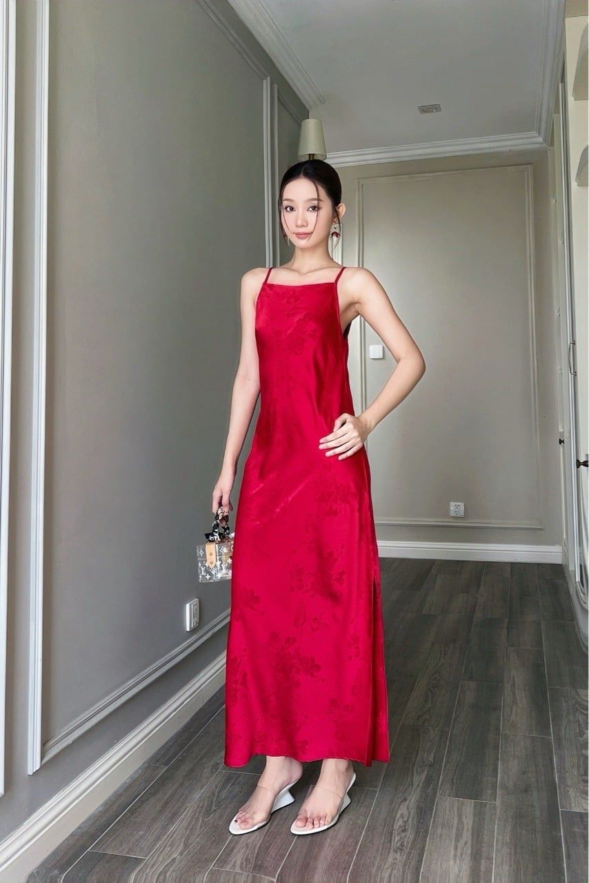  (NEW) Đầm 2 dây xẻ tà lụa hoa Đỏ đô 