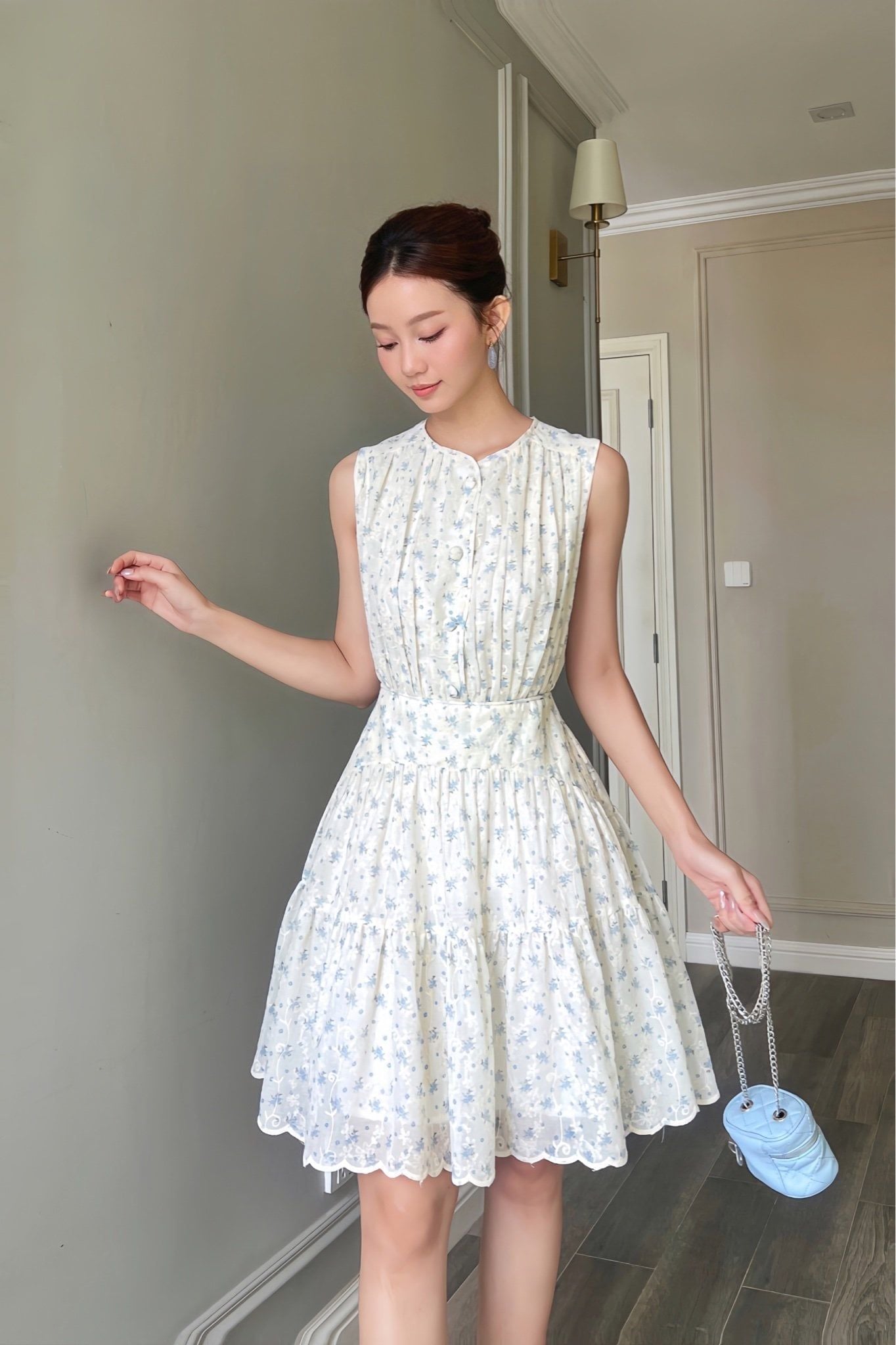  Đầm sơmi sát nách phối nhíu hoa xanh nhí 