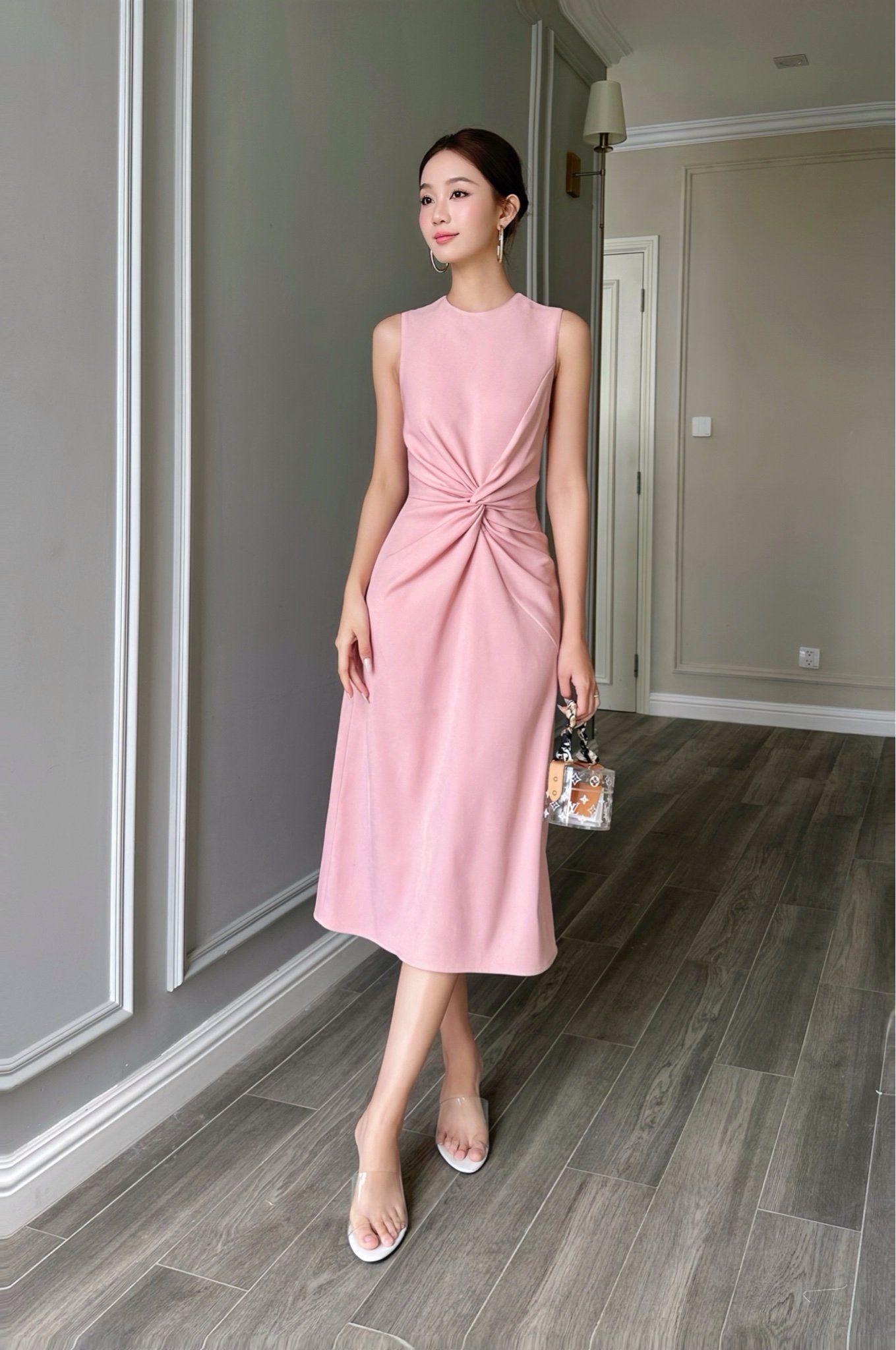  Đầm sát nách xoắn eo Hồng 