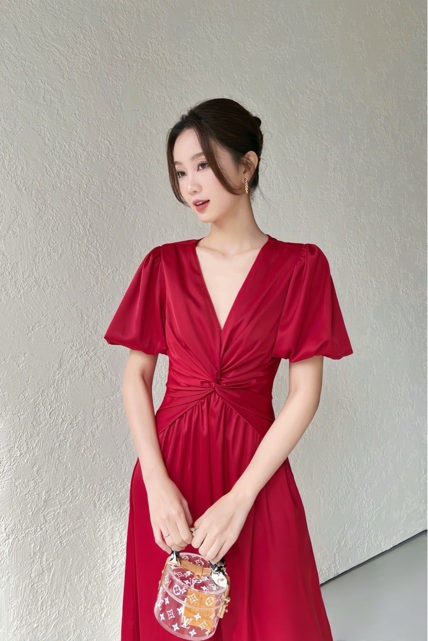  (NEW) Đầm tay phồng xoắn eo phối nhíu Đỏ đô 