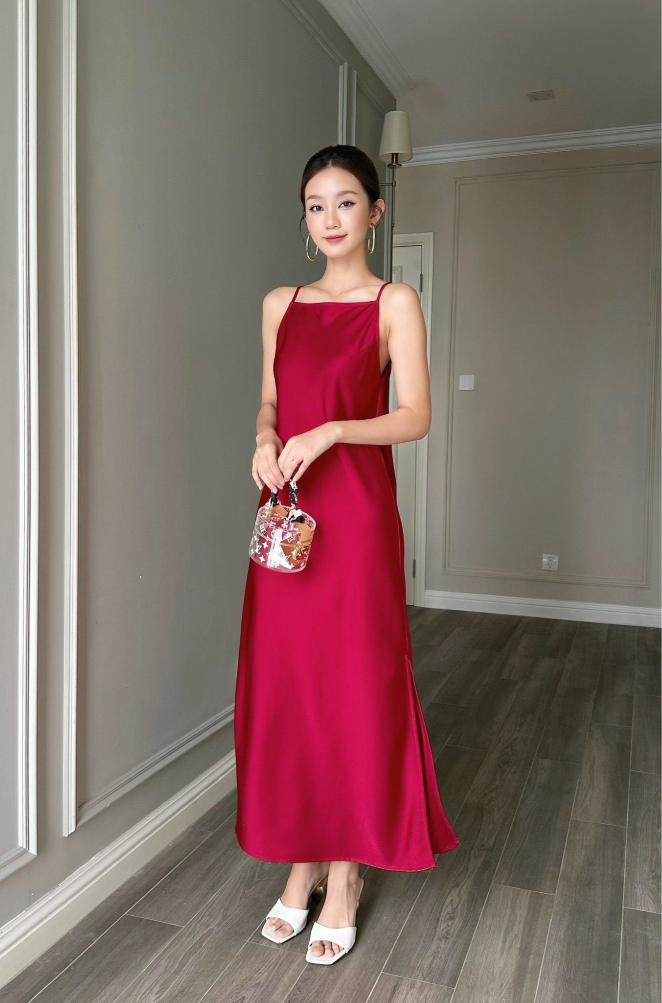  Đầm 2 dây xẻ tà đỏ đô 