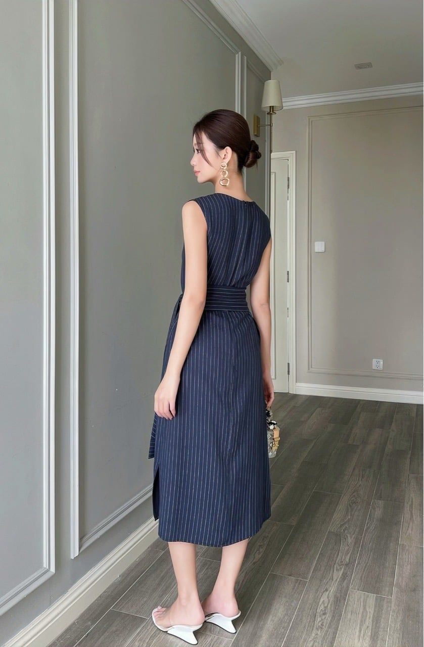  (MỚI) Đầm midi thắt dây phối sọc Navy 