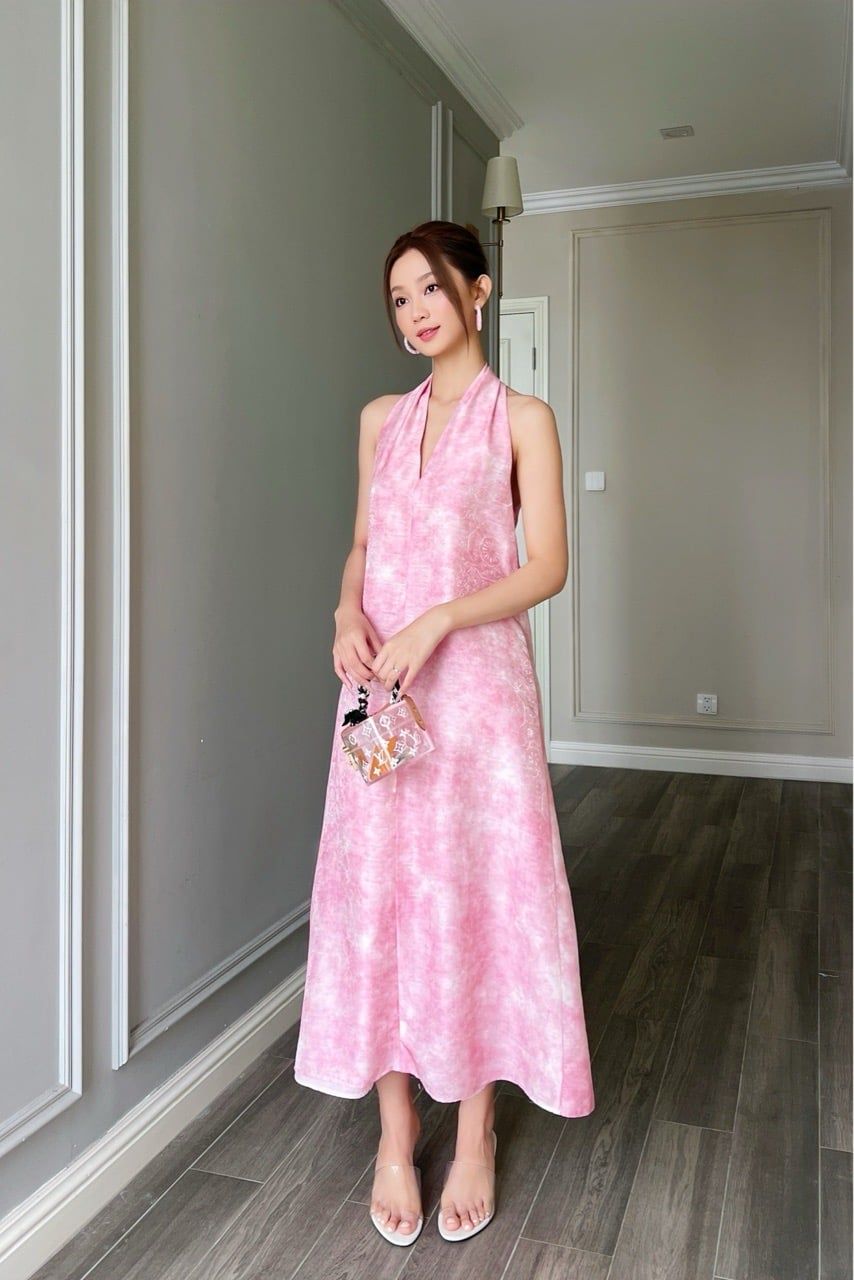  (MỚI) Đầm yếm chít li vai Hồng loang 