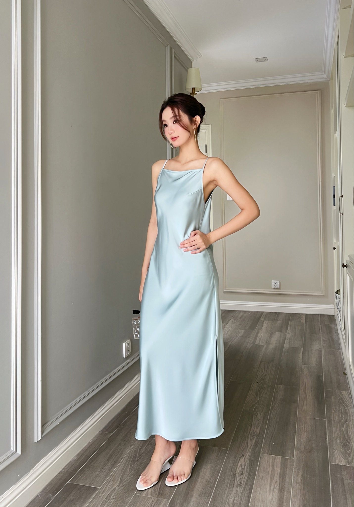  Đầm 2 dây xẻ tà xanh ngọc 