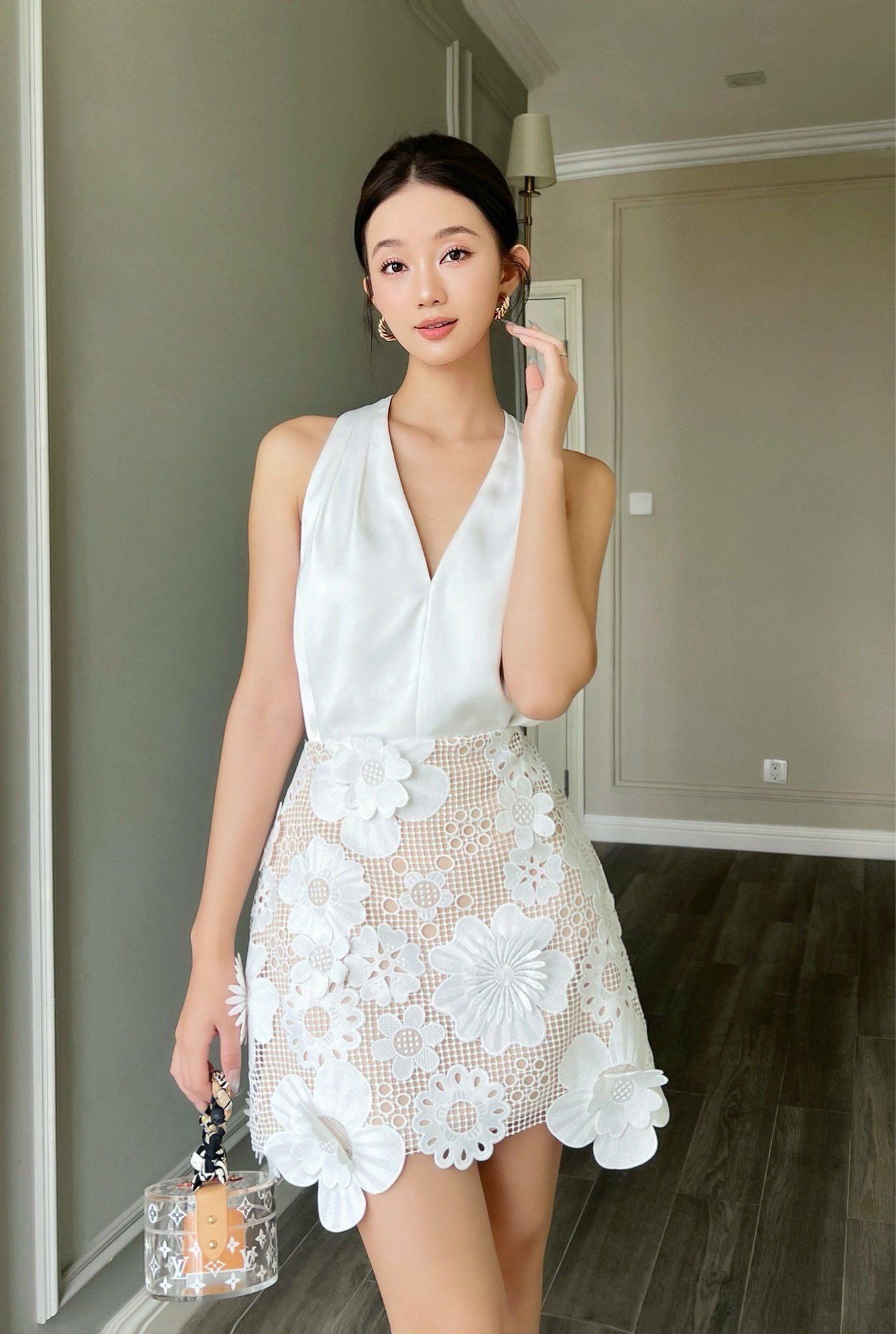  Áo sát nách chít li vai lụa trắng 