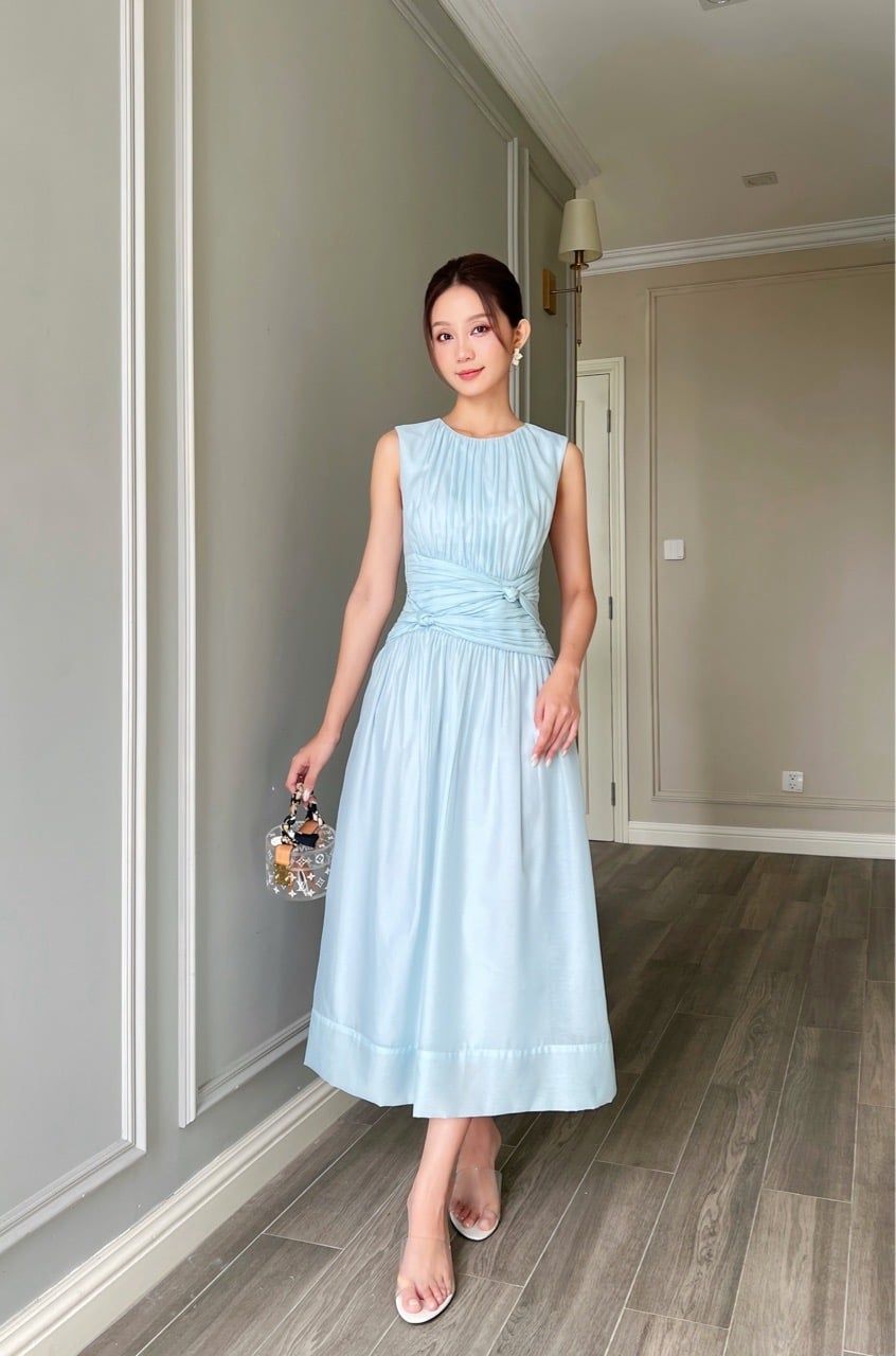  Đầm sát nách maxi phối nhíu cách điệu tơ xanh biển 