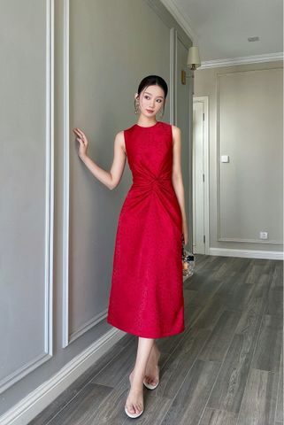  (NEW) Đầm sát nách xoắn eo gấm Đỏ 