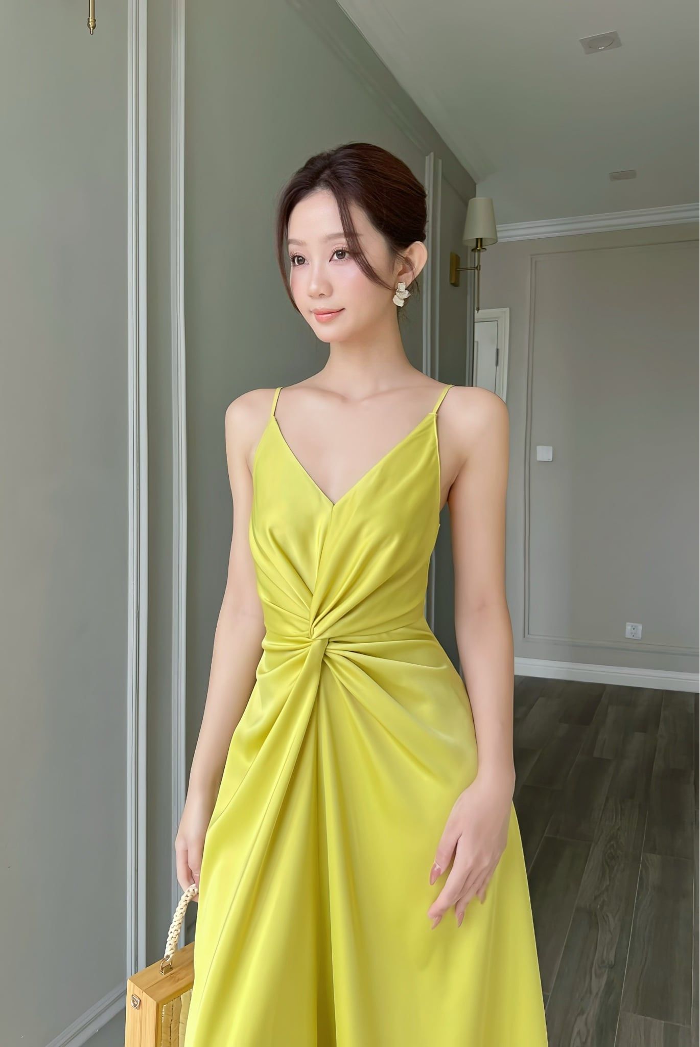  Đầm 2 dây lụa xoắn eo Vàng chanh 