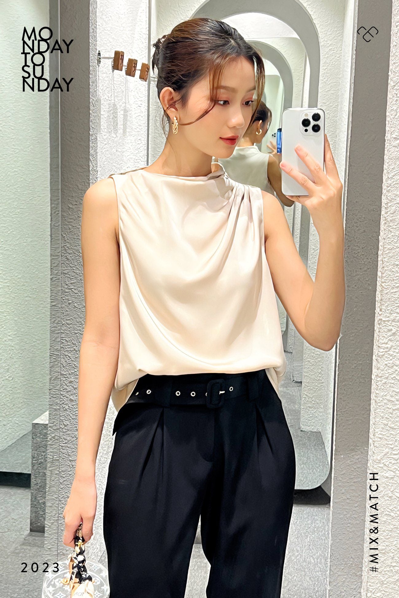  Áo sát nách cổ lệch xếp ly Kem 