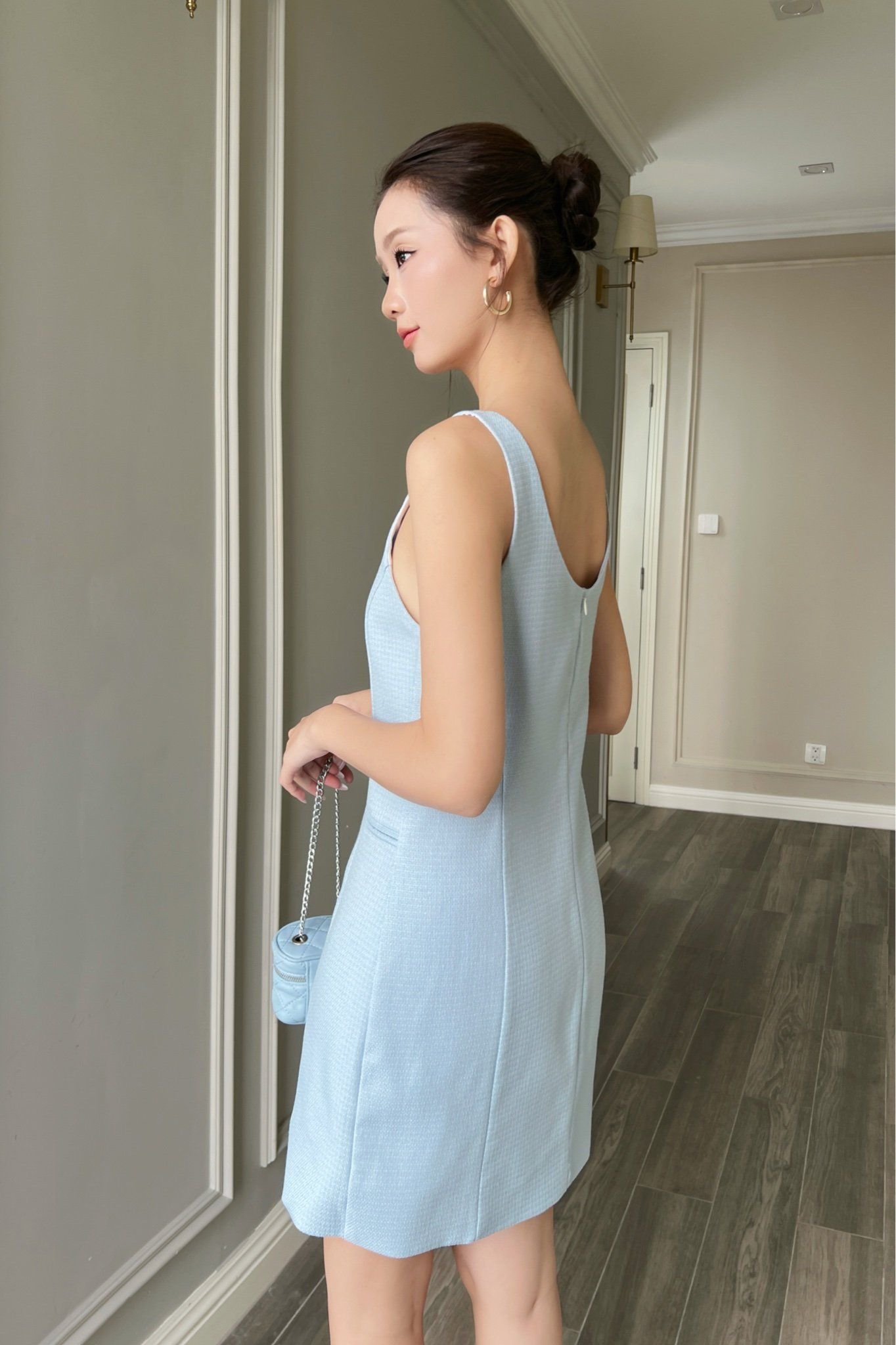  Đầm cổ tròn phối nút xanh biển 