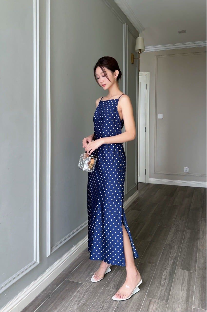  (MỚI) Đầm 2 dây xẻ tà chấm bi xanh 
