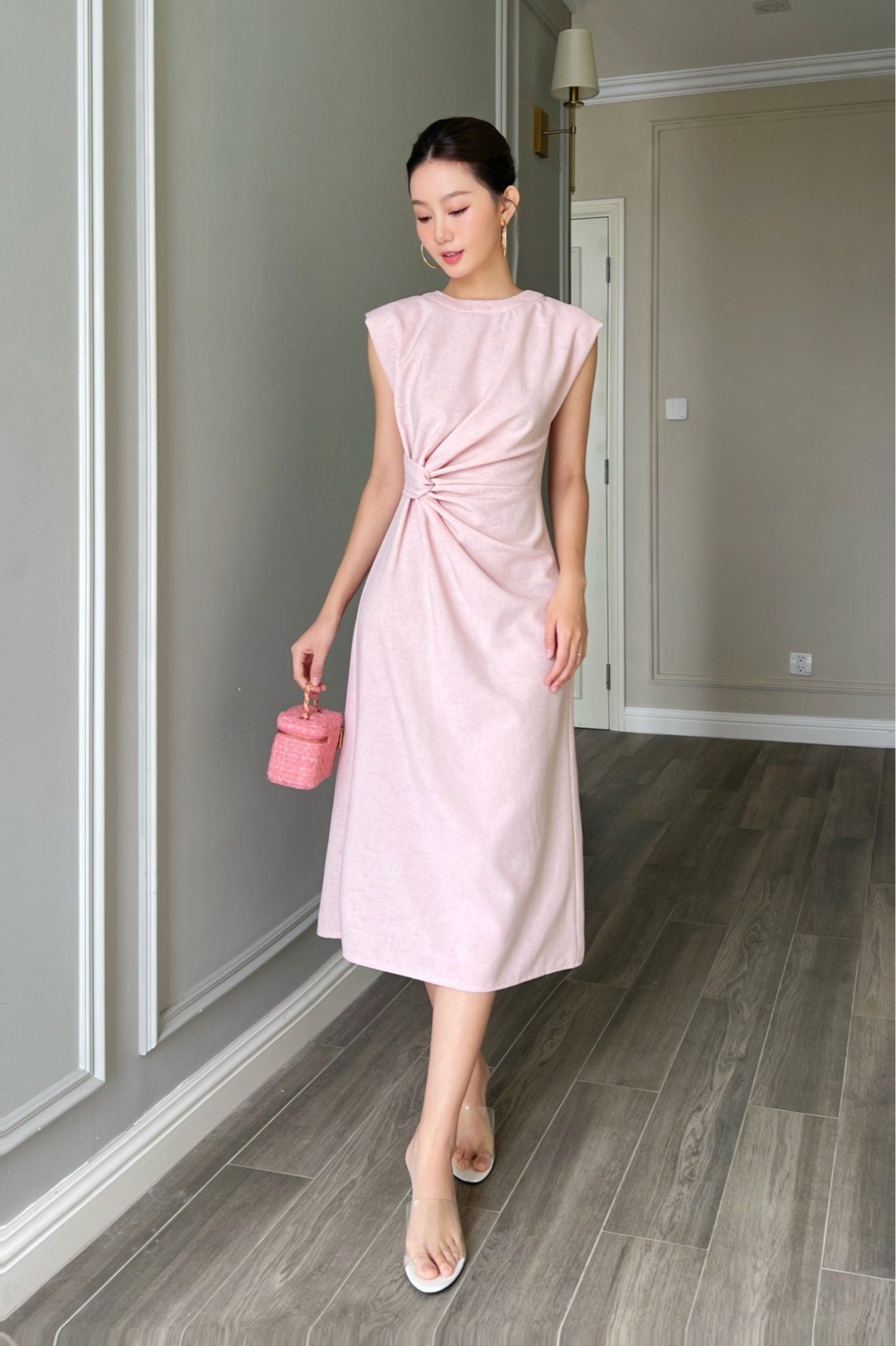  Đầm tay liền xoắn eo một bên Hồng 