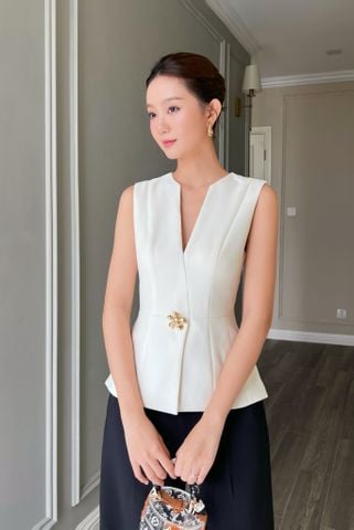  Áo sát nách chít li cách điệu phối nút trang trí kem 
