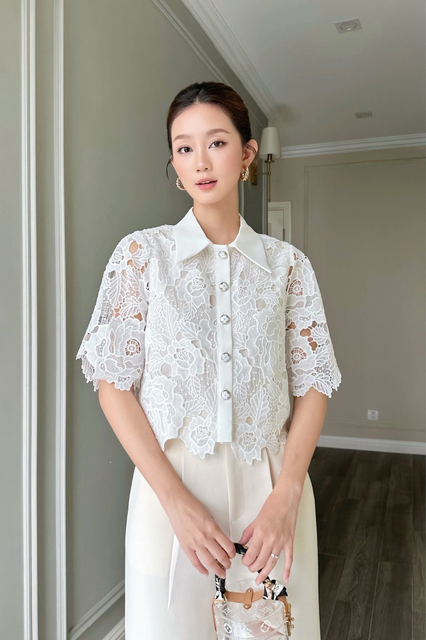  Áo sơmi crop ren hoa hồng trắng 