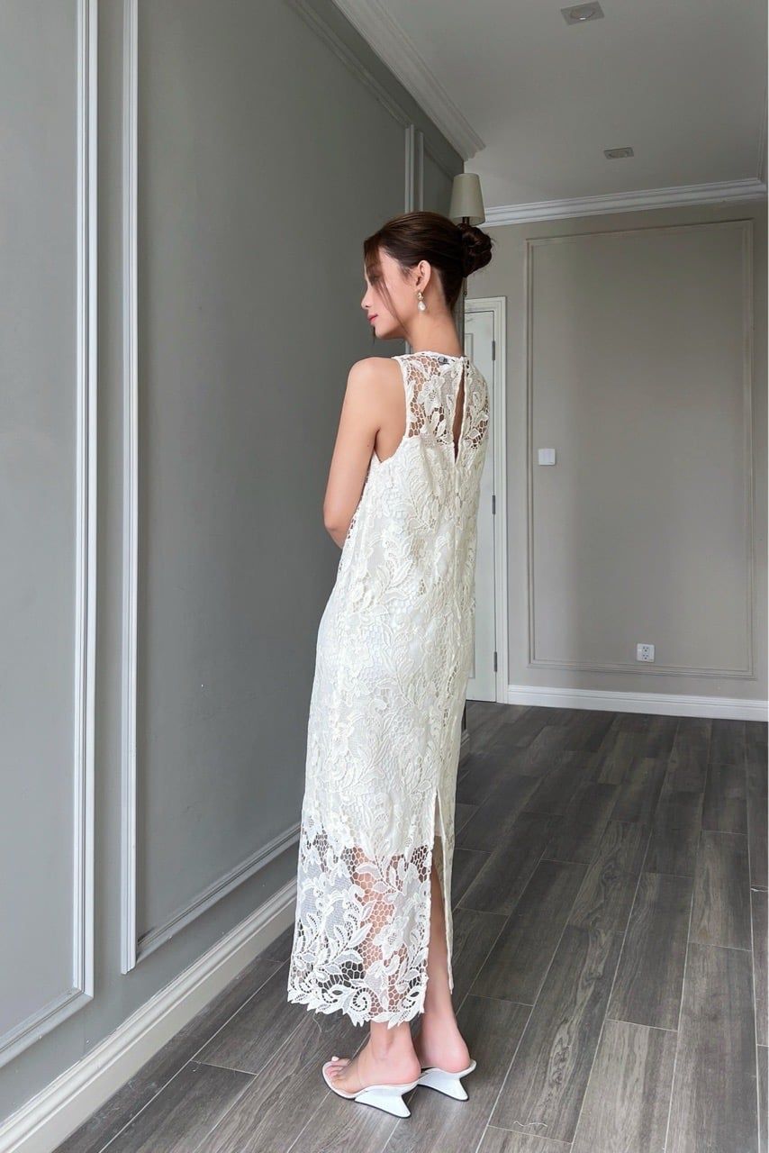  (MỚI) Đầm midi xẻ sau ren Kem 