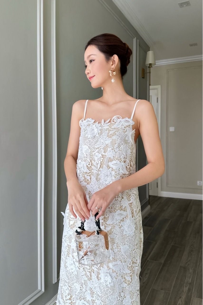  Đầm 2 dây xẻ sau ren 3D trắng 
