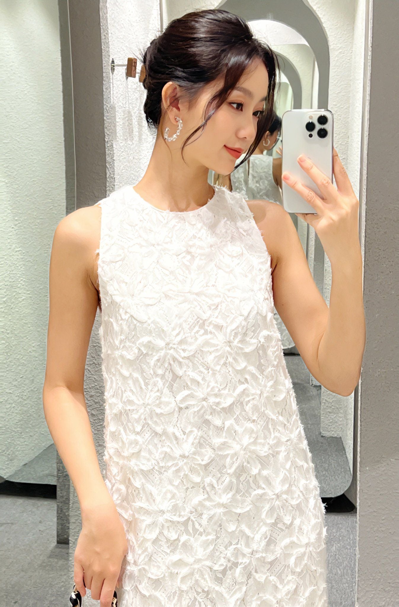  Đầm midi xẻ sau ren 3D 