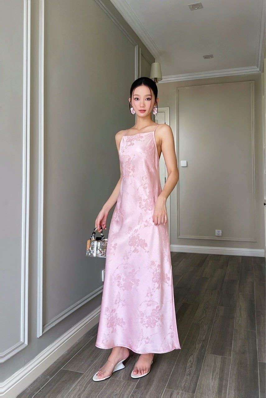  (NEW) Đầm 2 dây xẻ tà lụa hoa hồng 