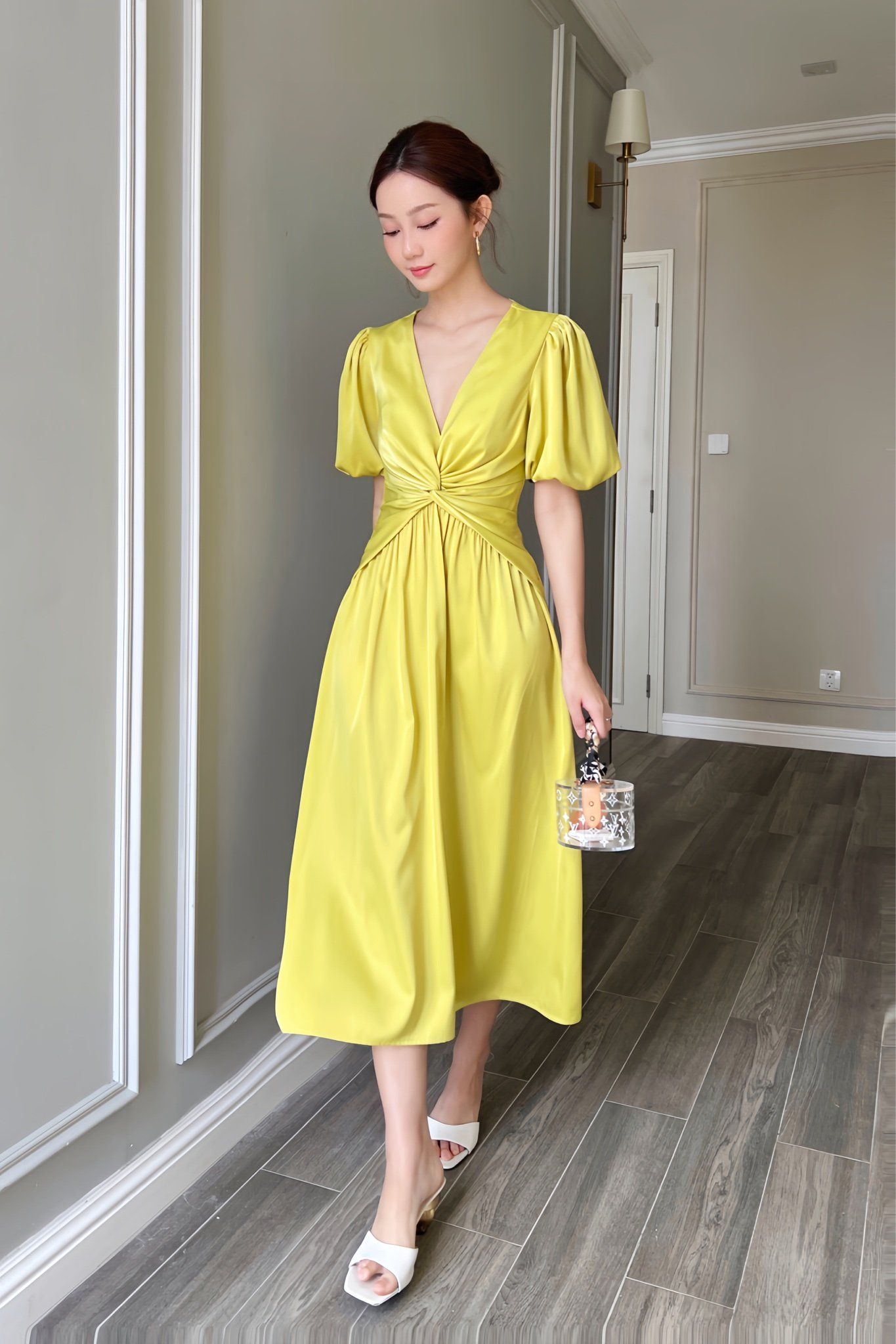  Đầm tay phồng xoắn eo phối nhíu 