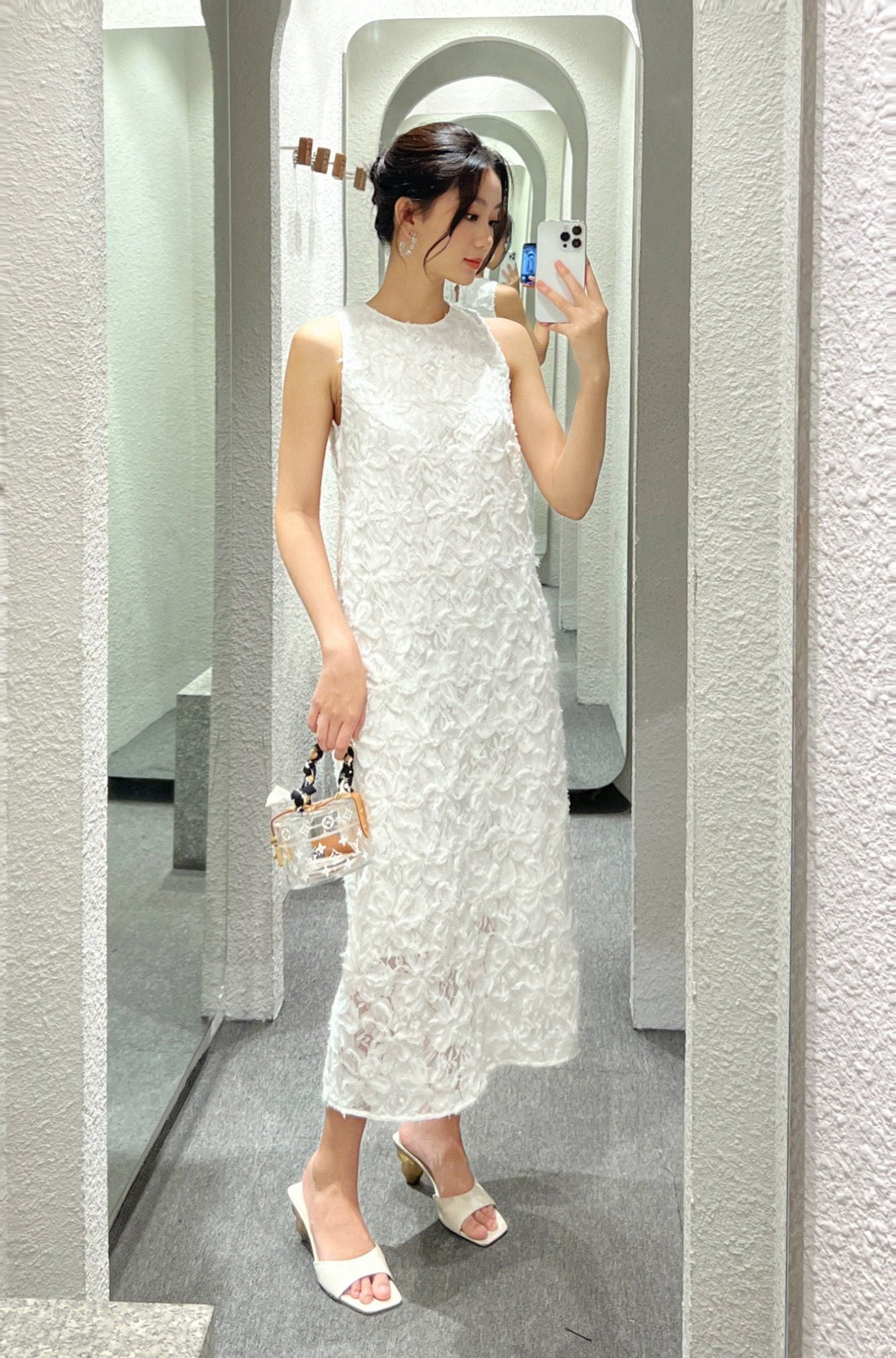  Đầm midi xẻ sau ren 3D 