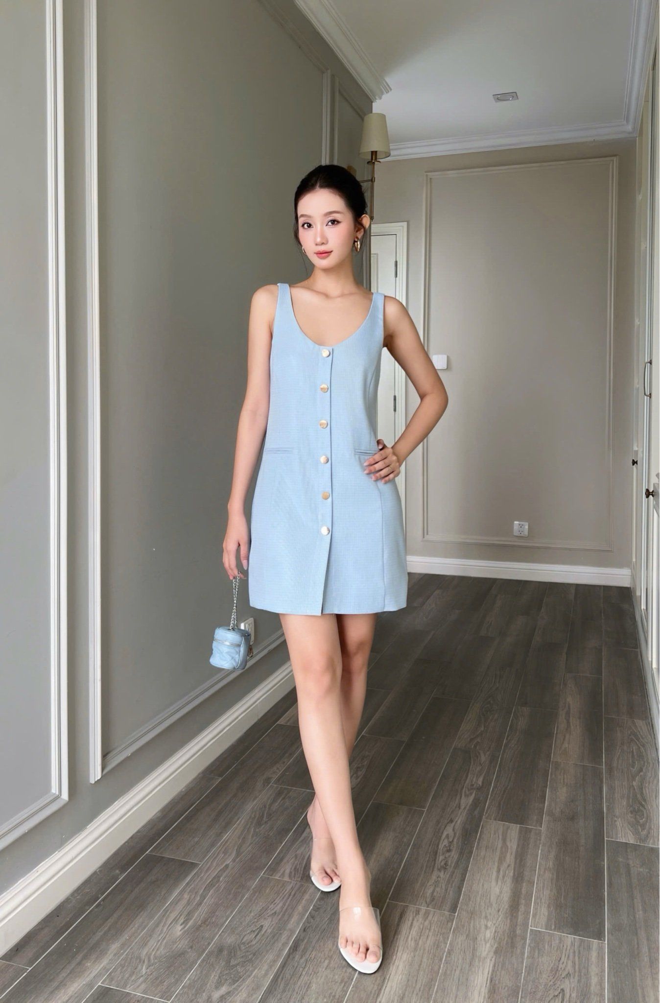  Đầm cổ tròn phối nút xanh biển 